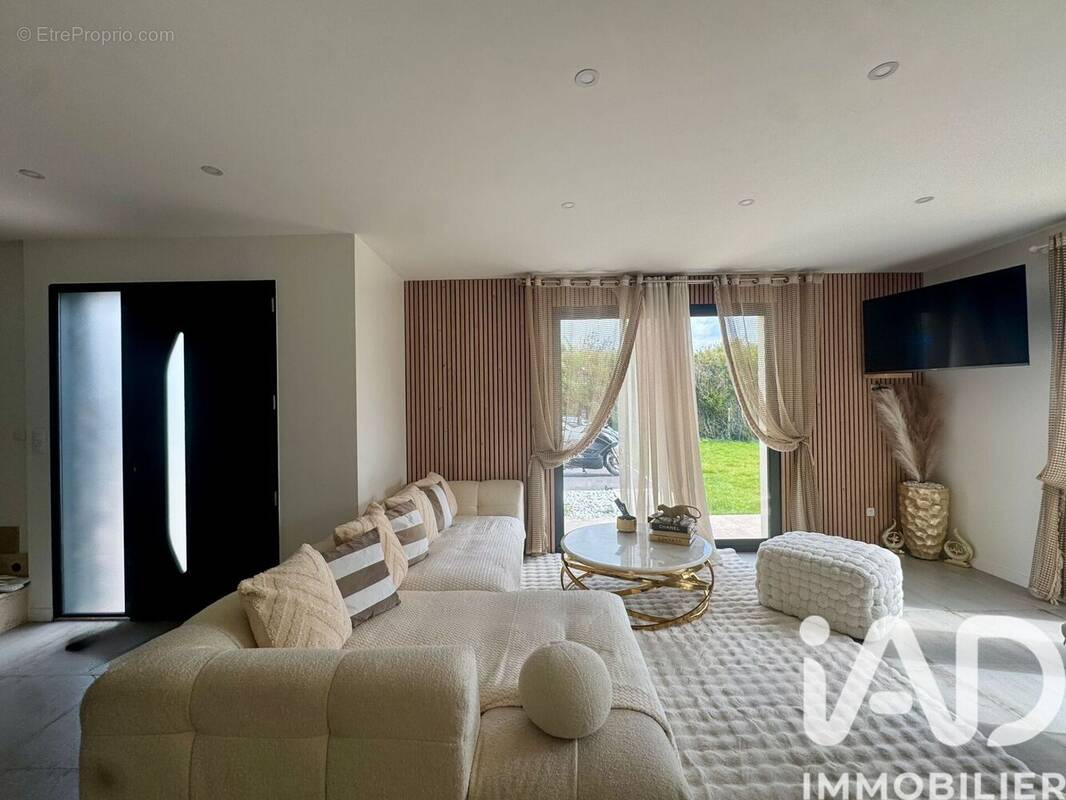 Photo 1 - Maison à HOUDAN