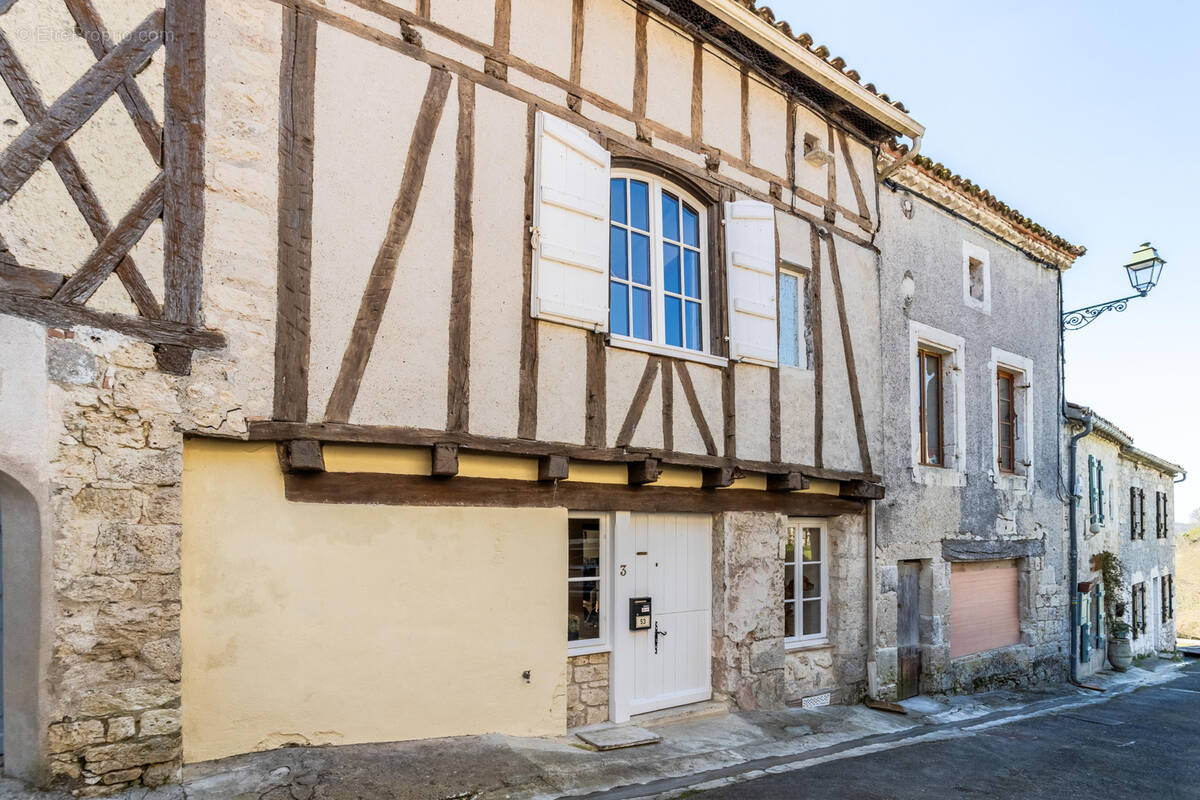 Maison à BEAUVILLE
