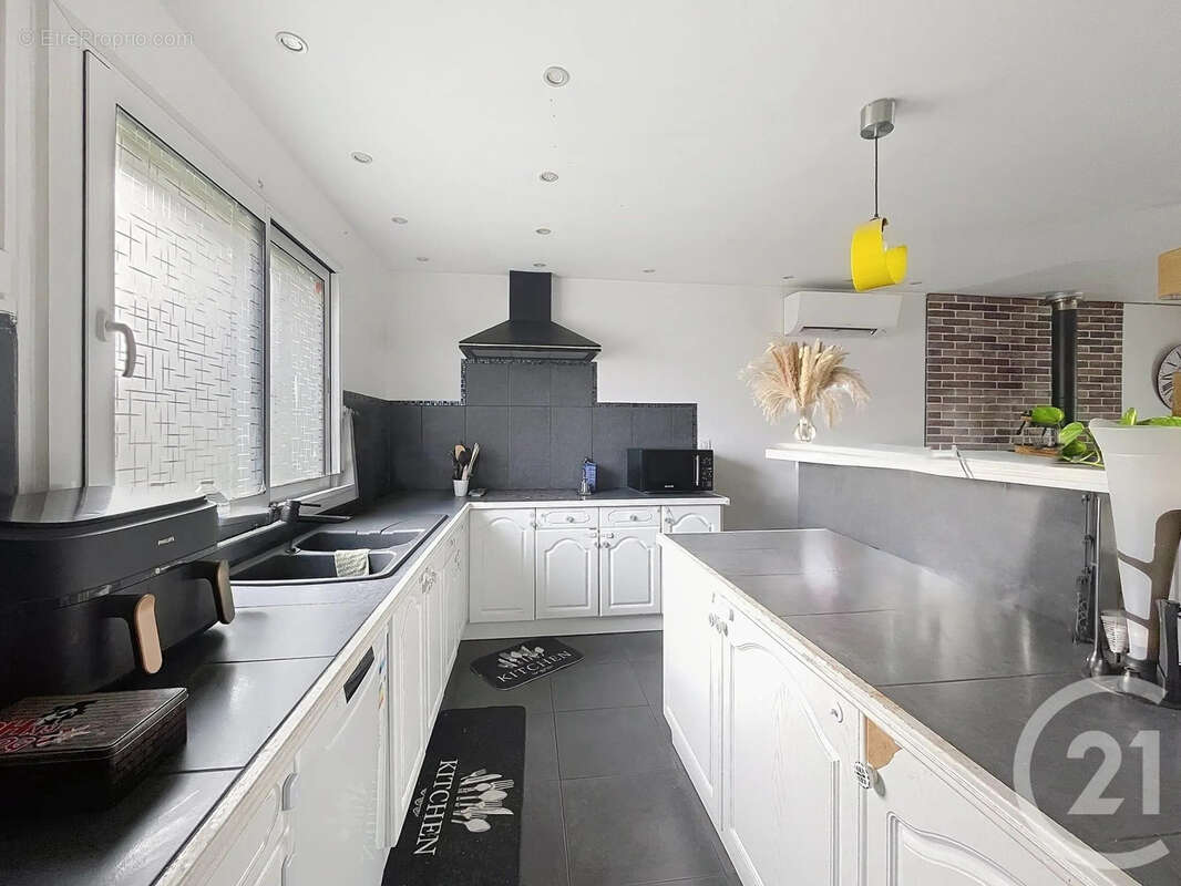 Maison à MOISSY-CRAMAYEL