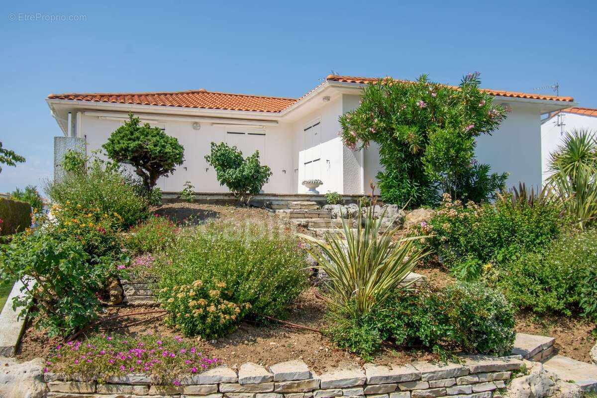 Vaux-sur-mer – maison 160 m² avec piscine, à proximité de pontaillac - photo 27