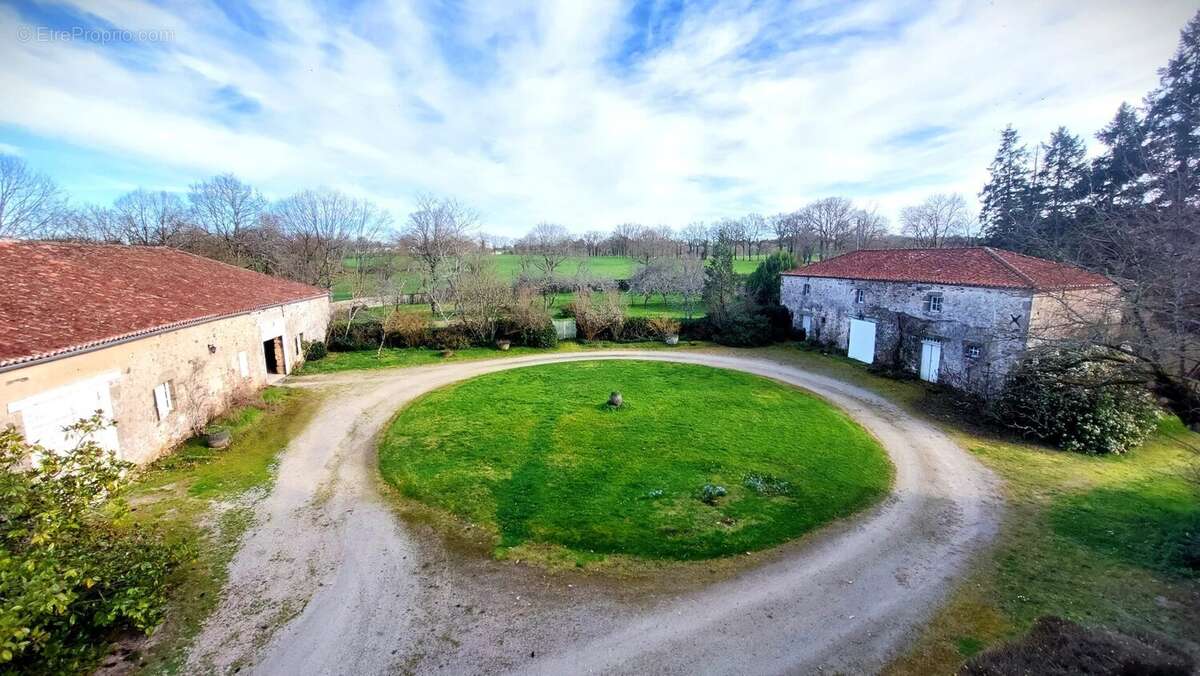 Maison à CONFOLENS