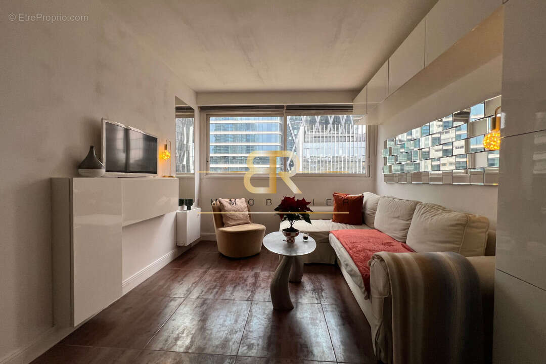 Appartement à COURBEVOIE