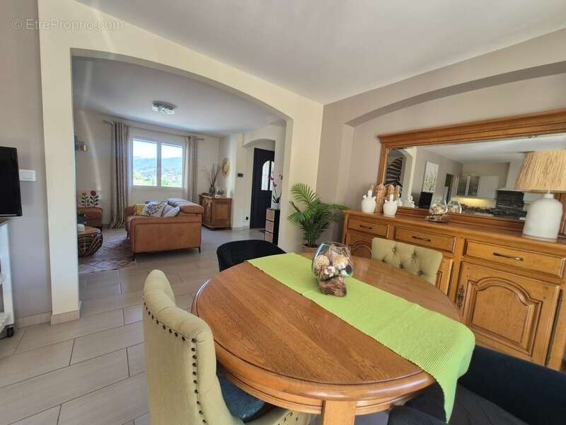 Maison à SOLLIES-VILLE