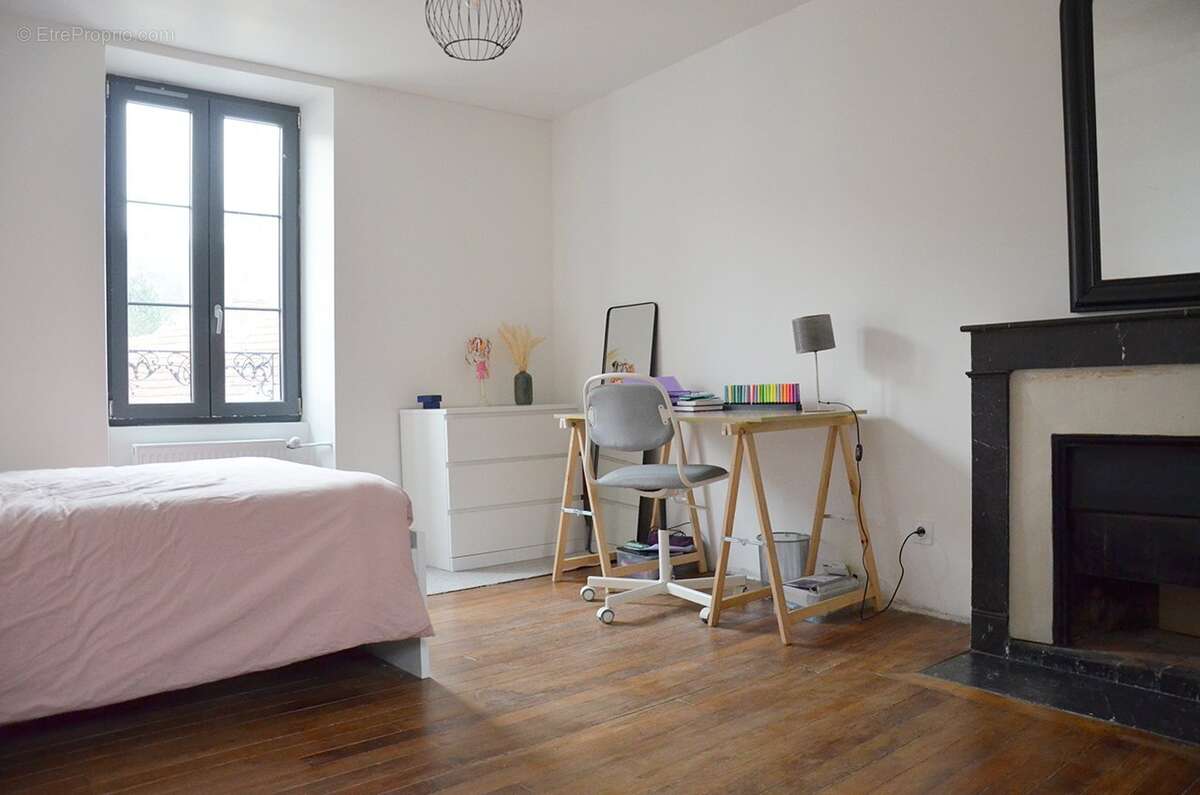 Maison à DAMPIERRE-EN-YVELINES