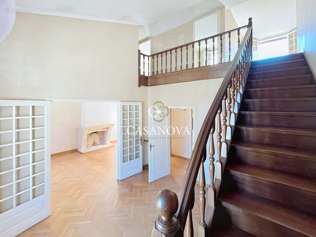 Proche PEZENAS: Belle maison ancienn de caractère avec PATIO intimiste & terrasse. 230 m² hab. + gd GARAGE / atelier. Emplacemen - photo 14