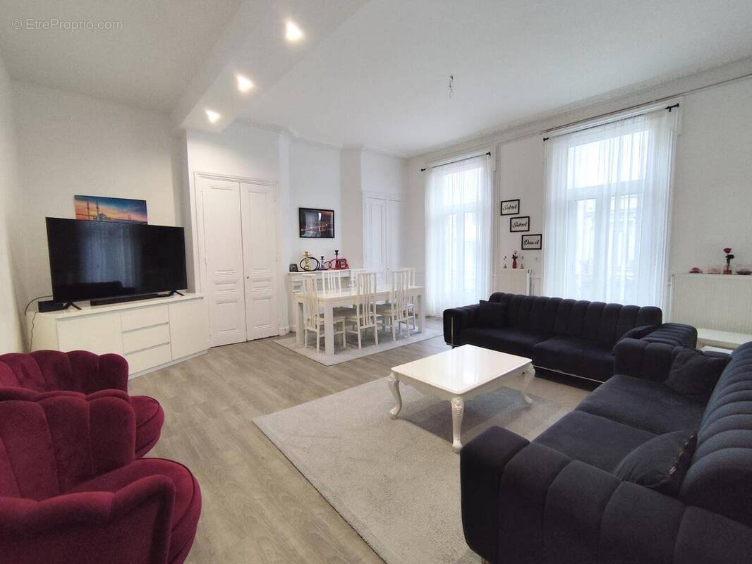 Appartement à LE CHAMBON-FEUGEROLLES