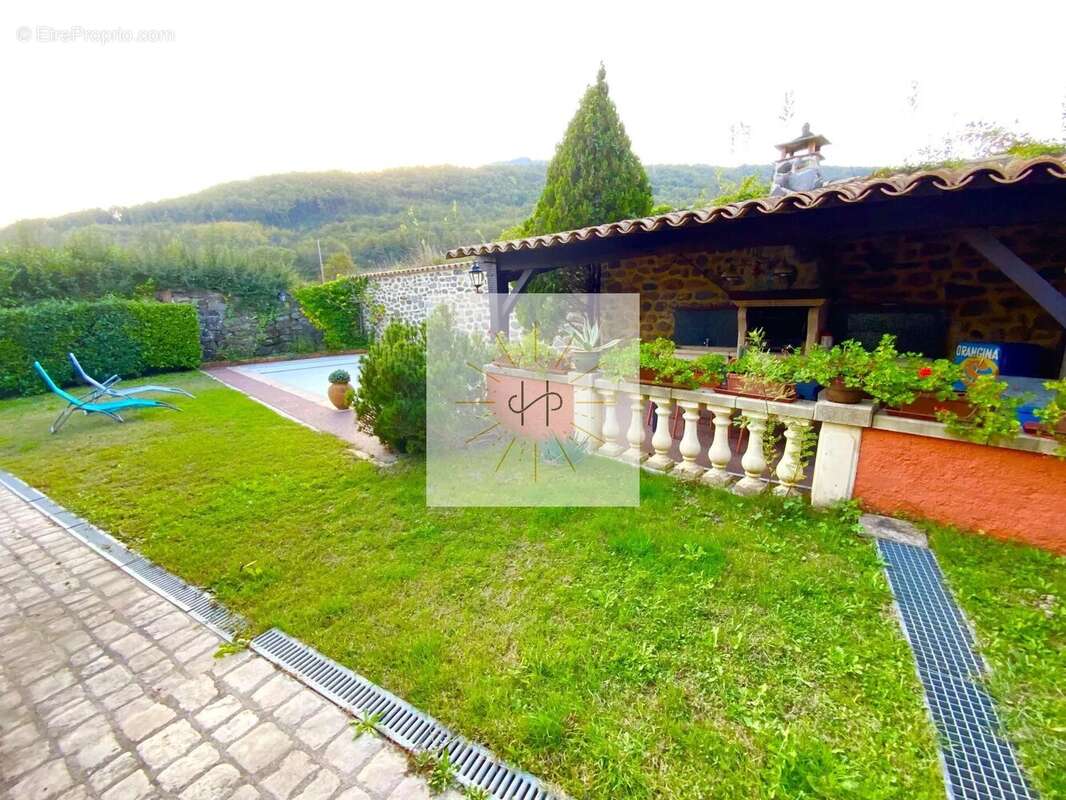 Maison à SAINT-VINCENT-DE-BARRES