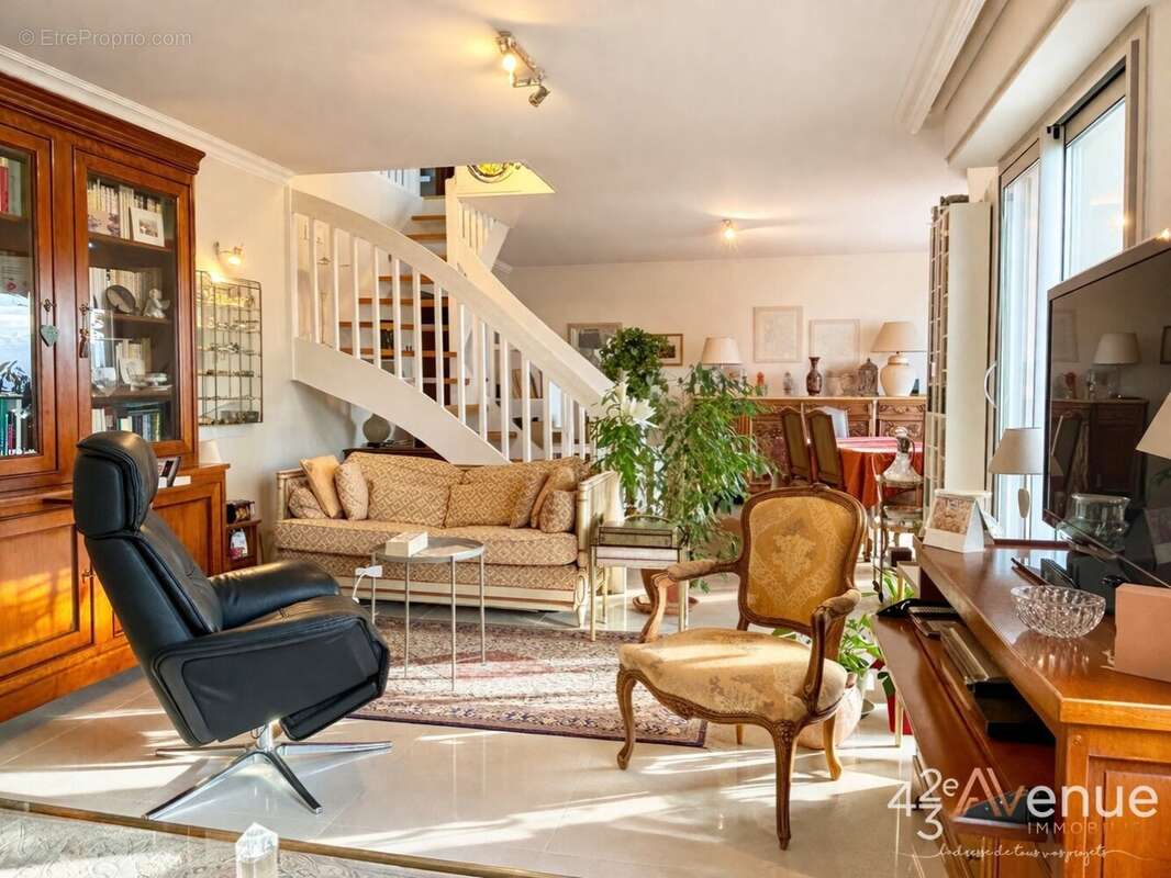 Appartement à SAINT-PRIEST-EN-JAREZ