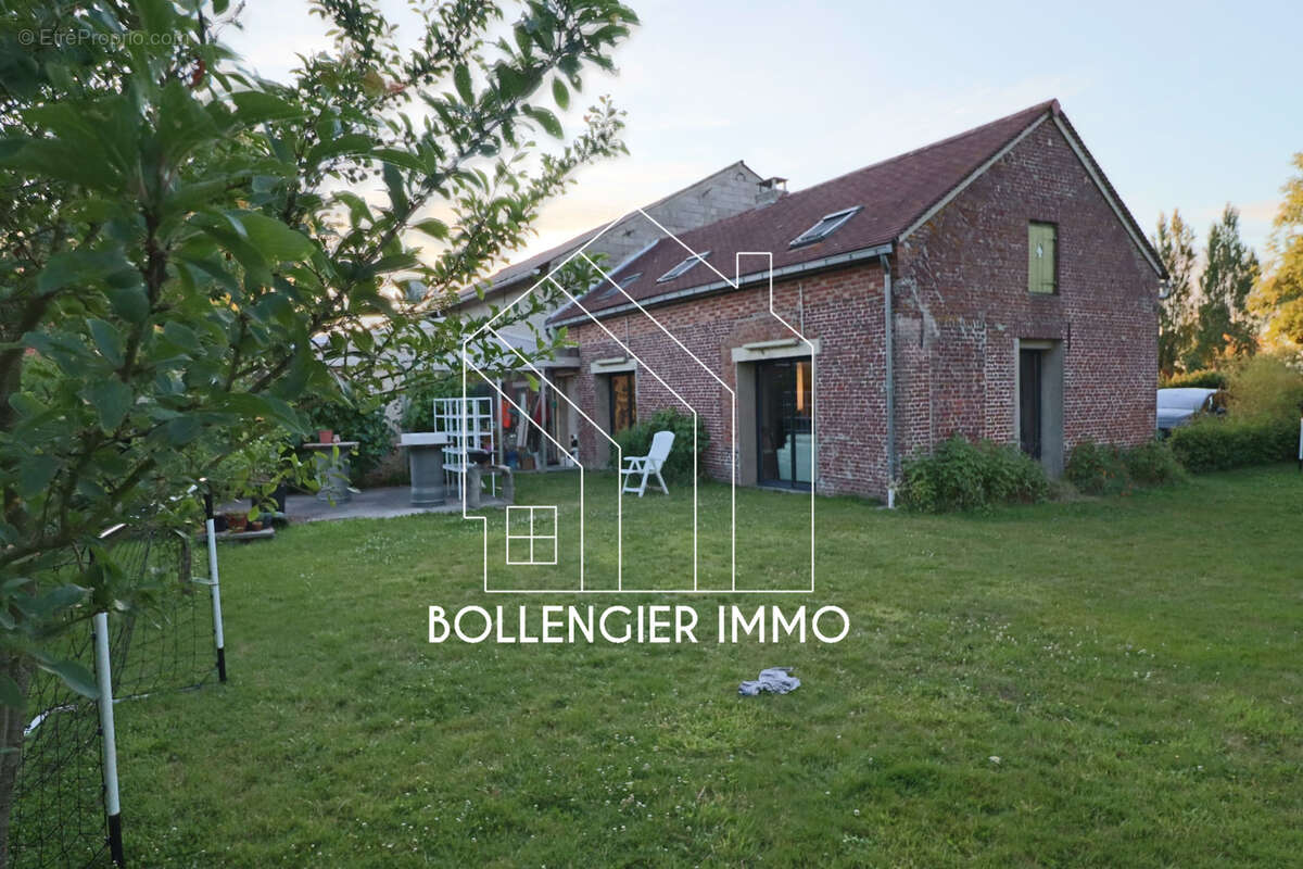 Maison avec hangar et dépendances - photo 2