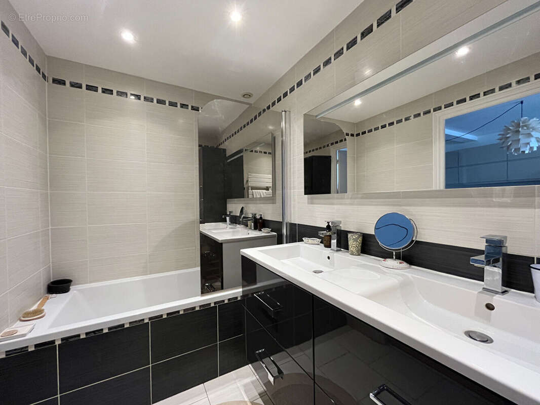 Appartement à SURESNES