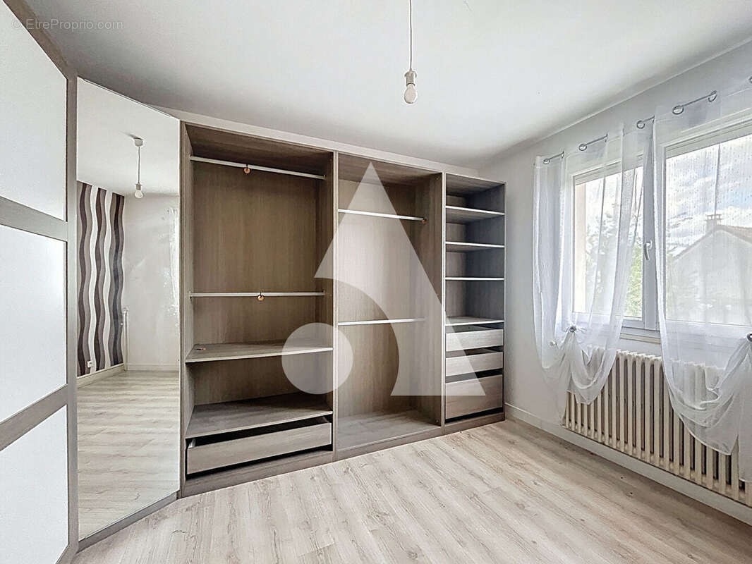 Maison à CHAMPFORGEUIL