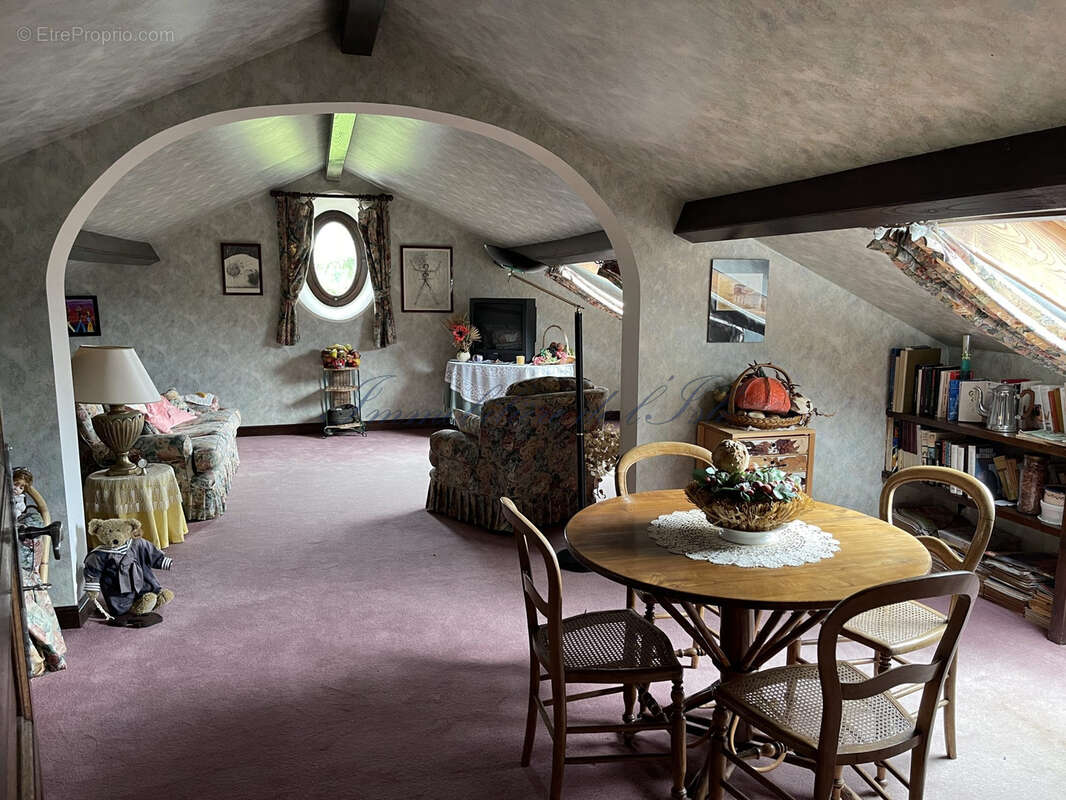 Maison à CHAMPNIERS-ET-REILHAC