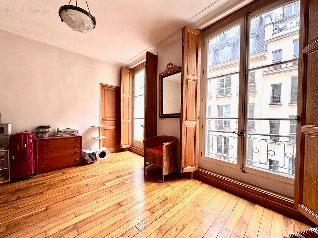 Appartement à PARIS-2E