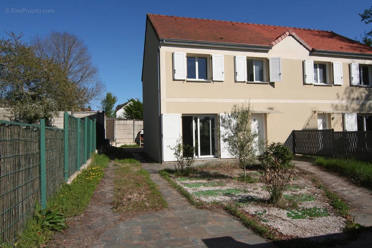 Maison à SAINT-CHERON