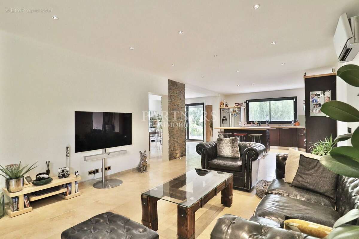 Maison à POURRIERES