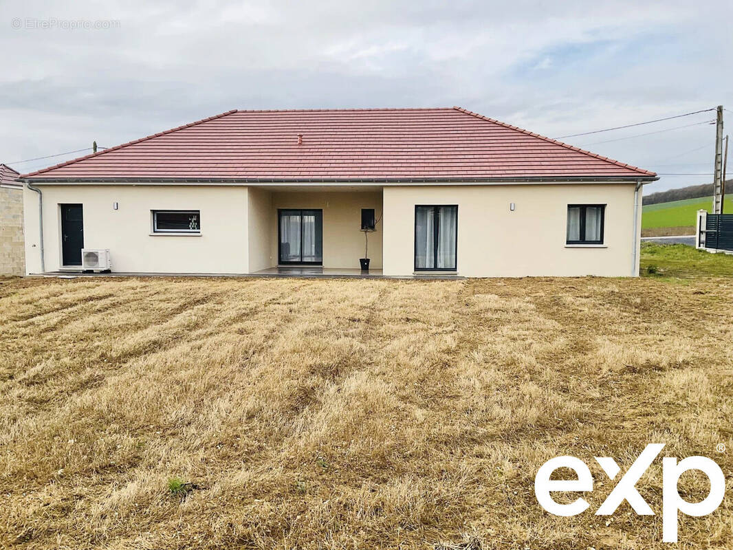 façade coté jardin  - Maison à MONTGUEUX
