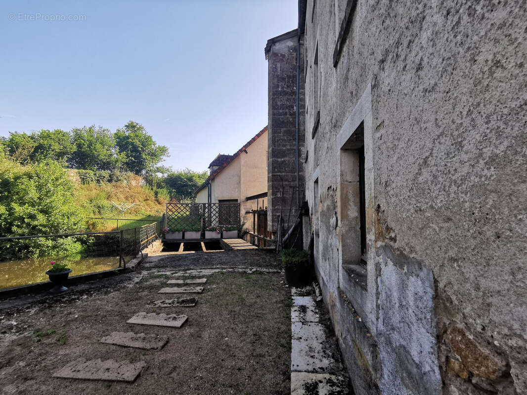 Rare à la vente - Ancien moulin et son domaine arboré avec étang proche de la forêt de Tronçais (03). - photo 6