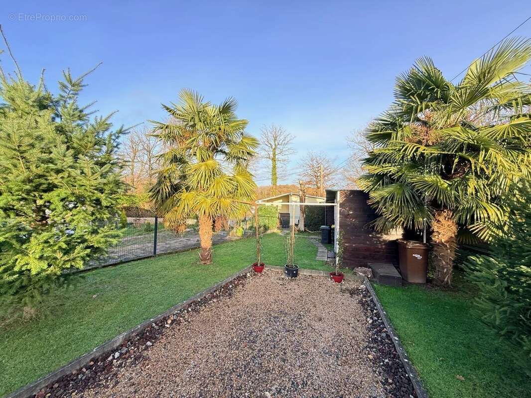 Maison à SAINT-JULIEN-DE-LA-LIEGUE