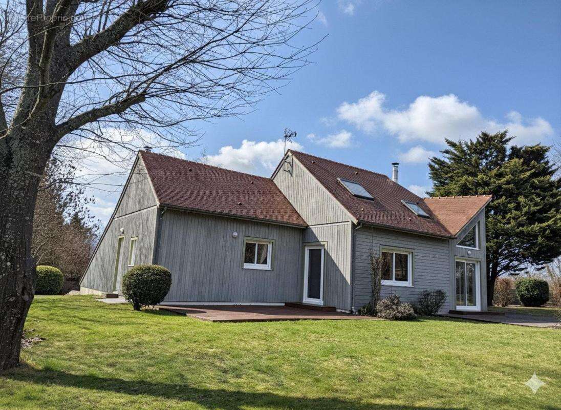 Maison à YVRE-L'EVEQUE