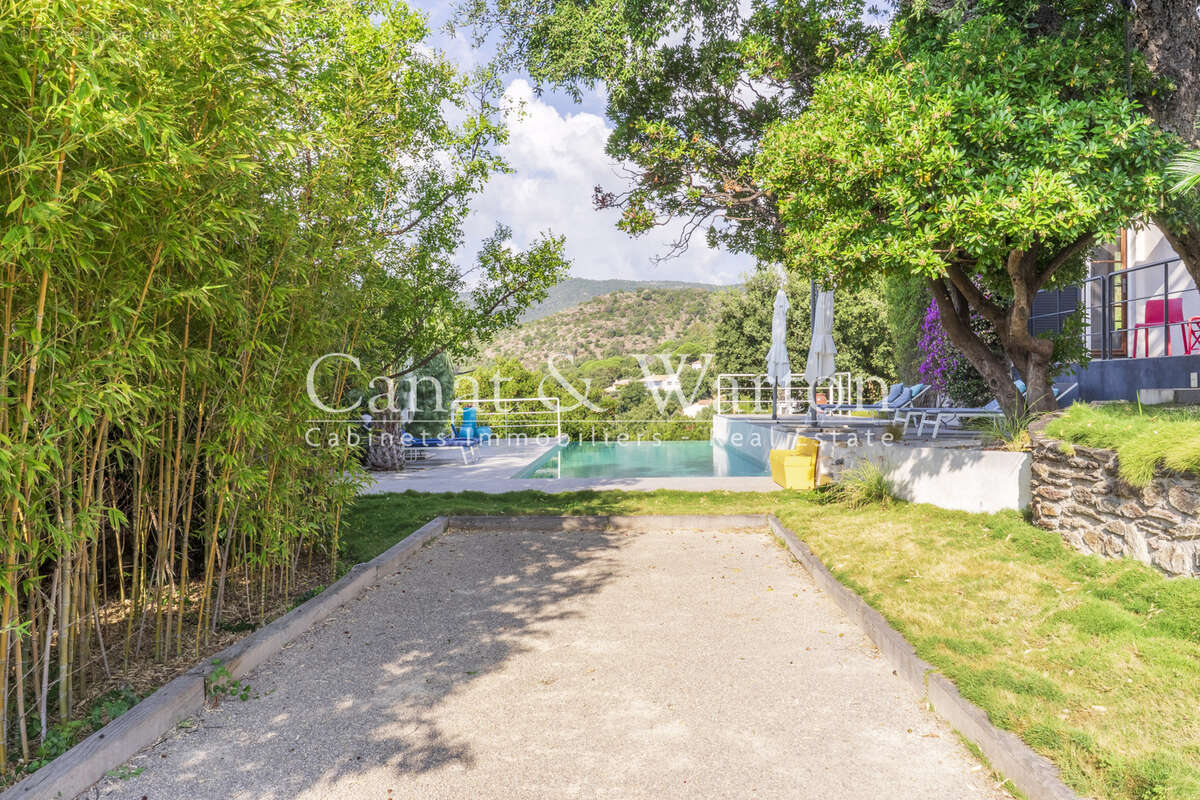 Village à pieds & proche plage du rayol: villa avec piscine et vue mer panoramique - photo 13
