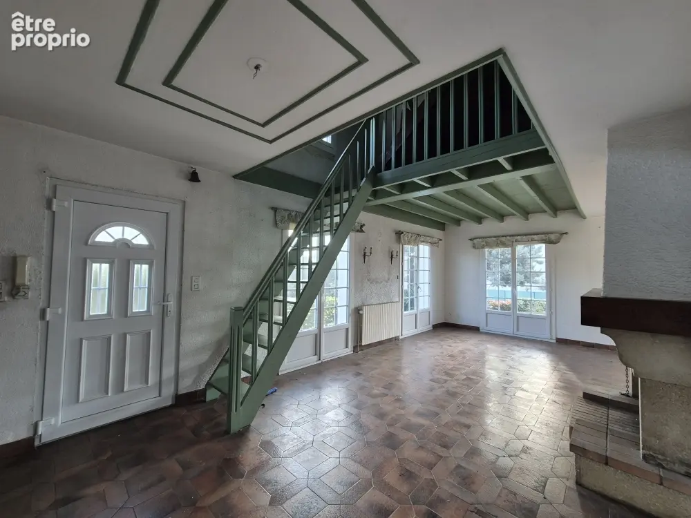 Exclusivité : Maison avec beaux volumes et fort potentiel - photo 2