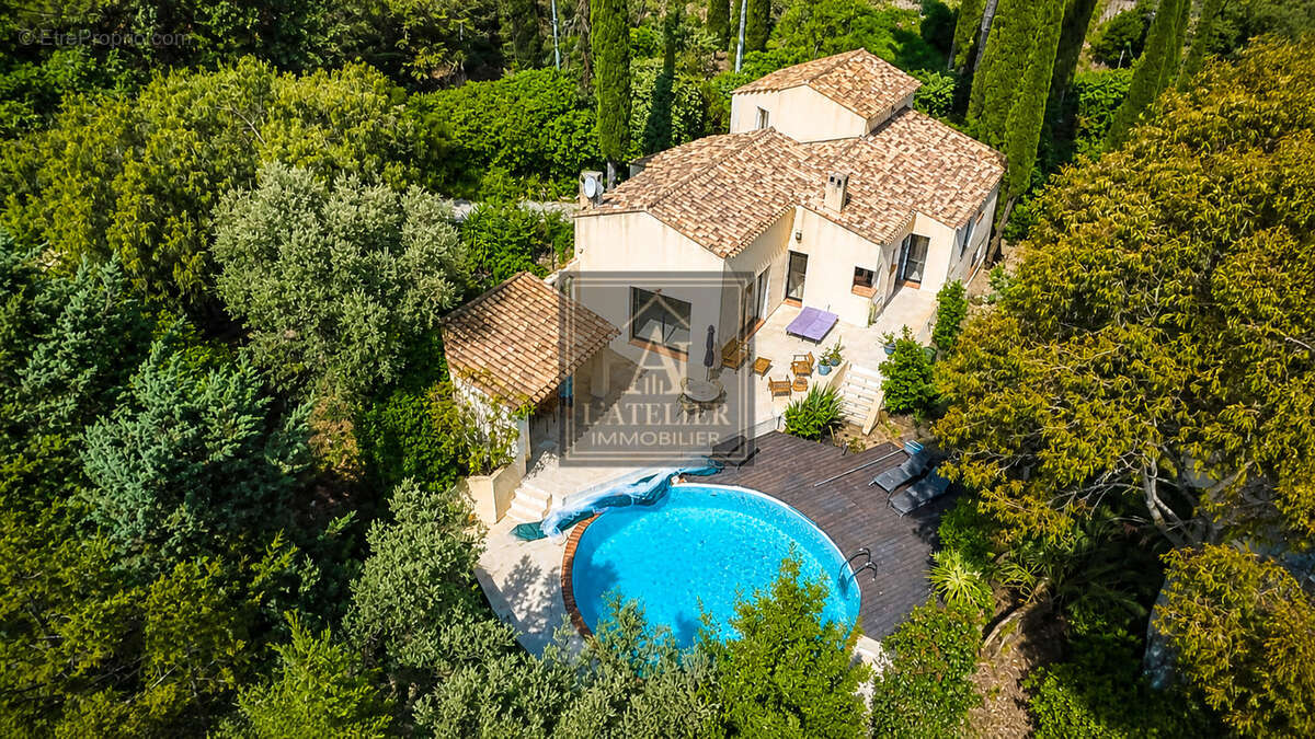 Maison de 170 m2 avec garage et piscine sur une parcelle de 1485 m2 - photo 3