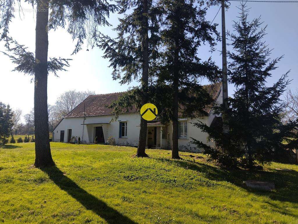 Maison à LURCY-LEVIS