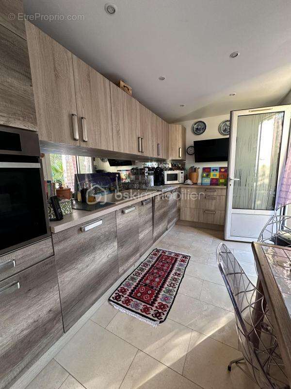 Maison à SAINT-LAURENT-DU-VAR