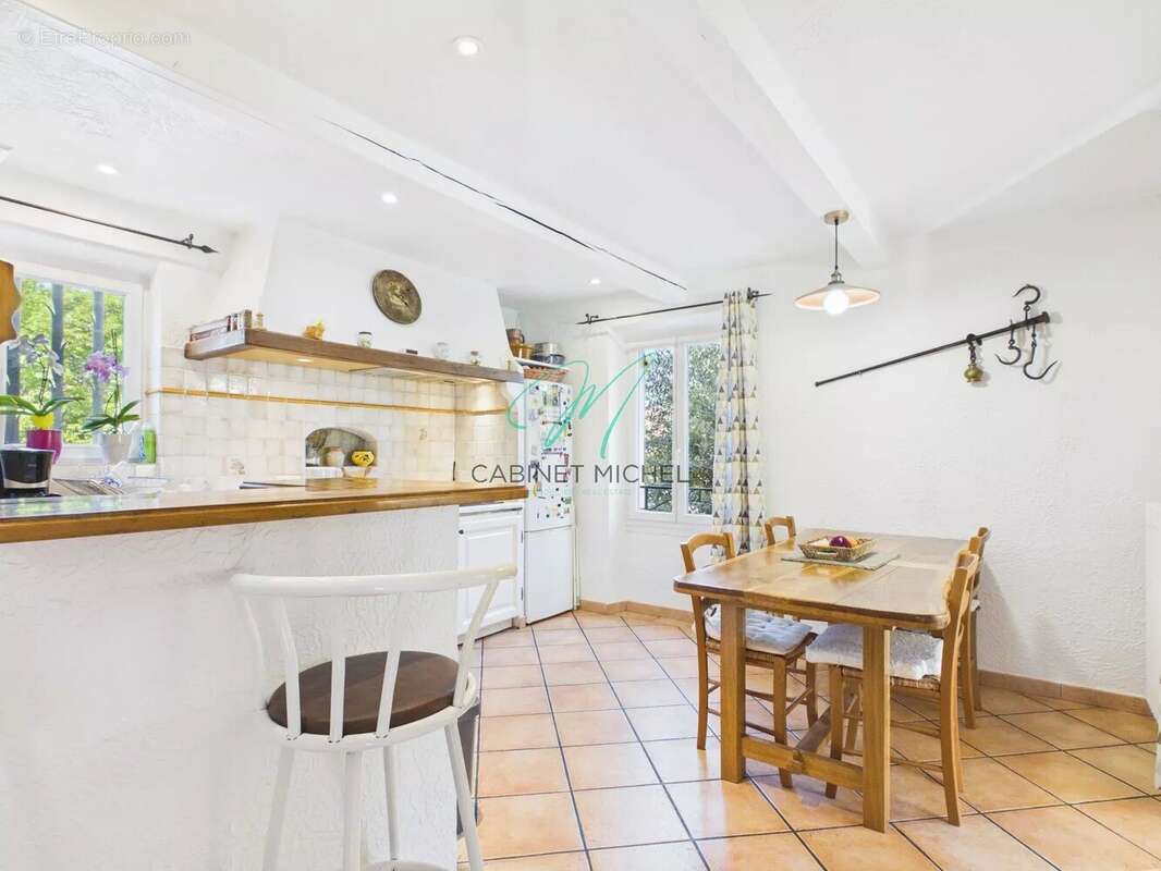 Appartement à ROQUEFORT-LES-PINS