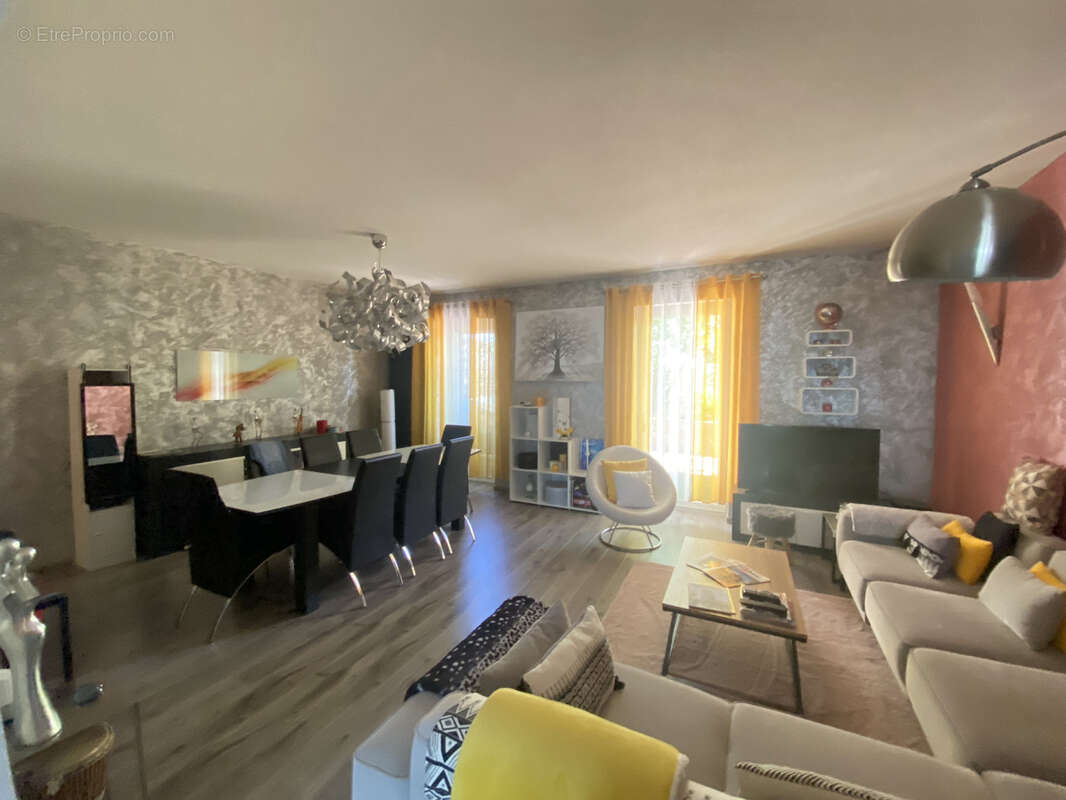 Appartement à ROCHE-LA-MOLIERE