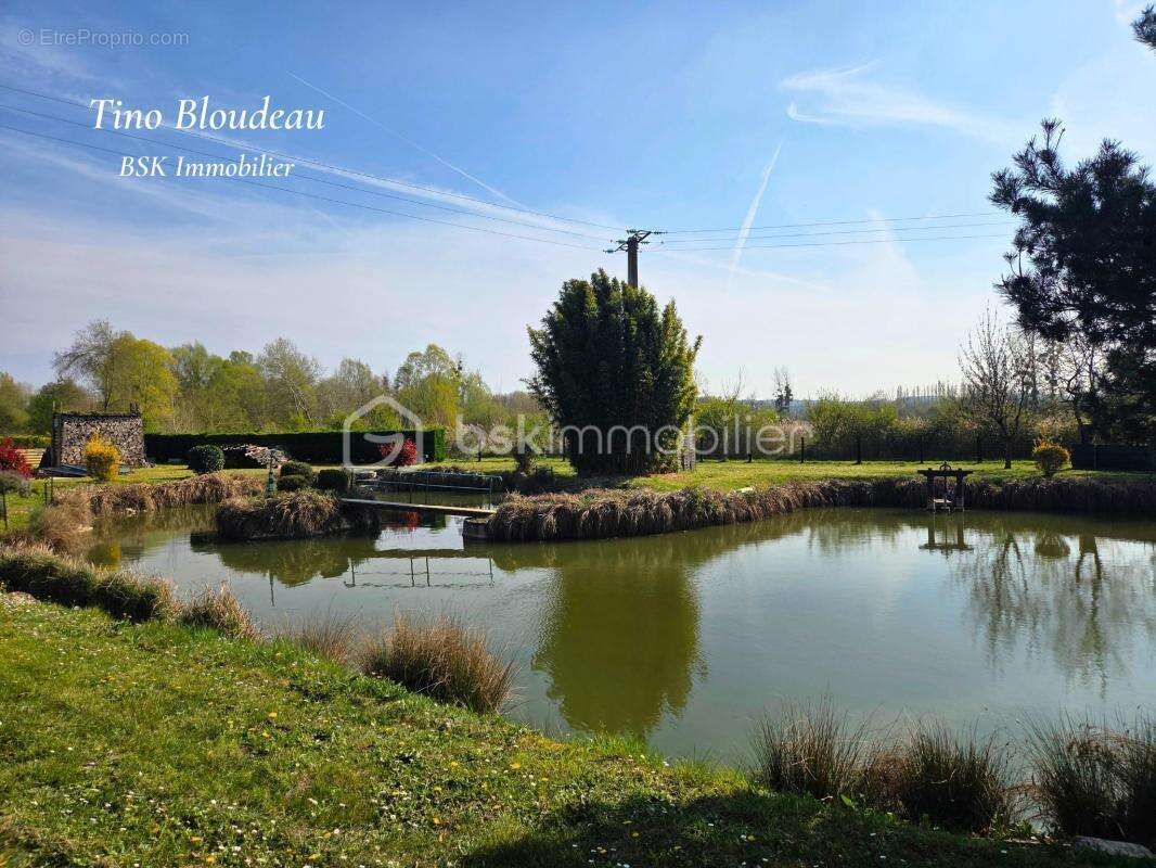 Terrain à CIVRAY-DE-TOURAINE