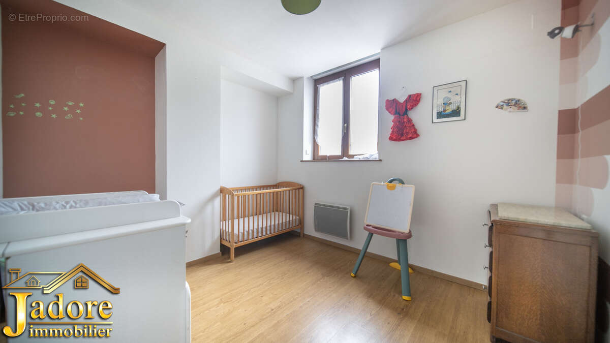 Appatrtement f4 1er etage - photo 5
