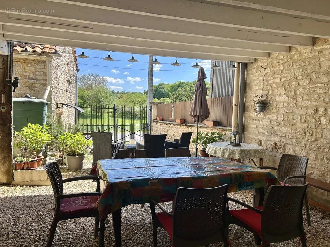 Maison à NANTEUIL-EN-VALLEE