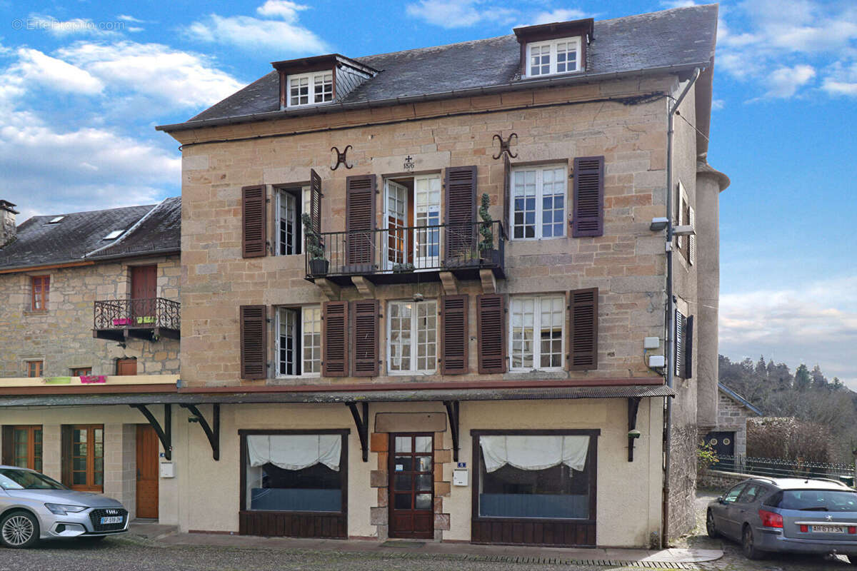 CORREZE. Ville de CORREZE. Maison en pierre avec 6 chambres. - photo 2