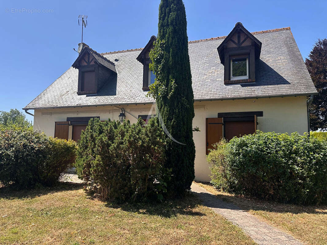 Maison à SAINT-SULPICE-DE-POMMERAY