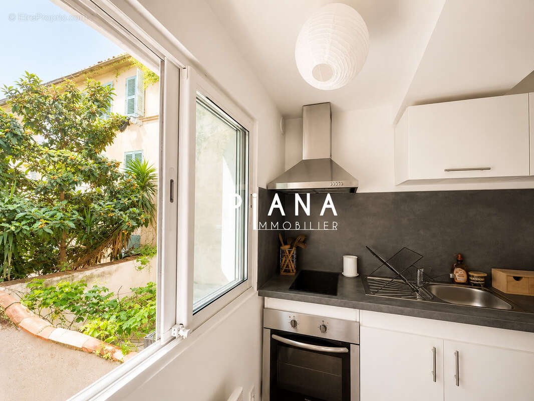 Appartement à MARSEILLE-5E