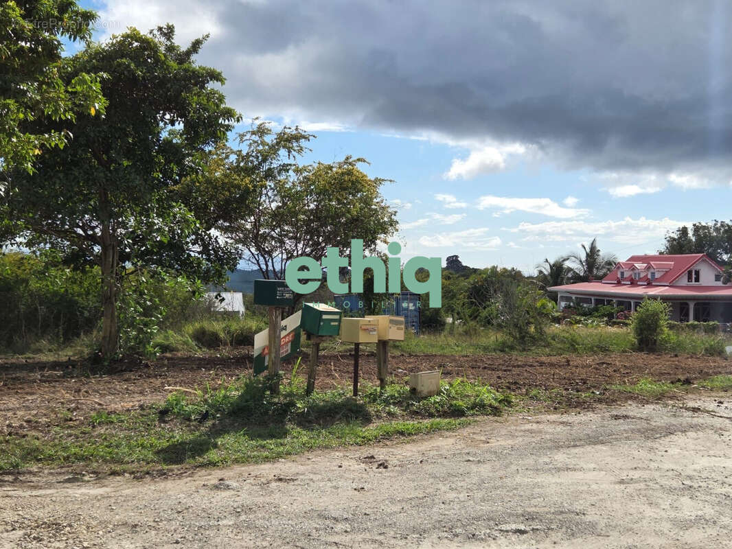 Terrain à GRAND-BOURG