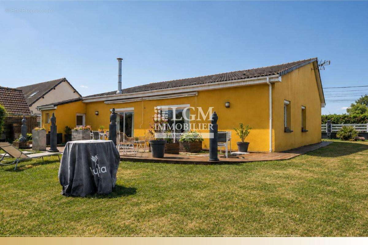 Maison à OYE-PLAGE