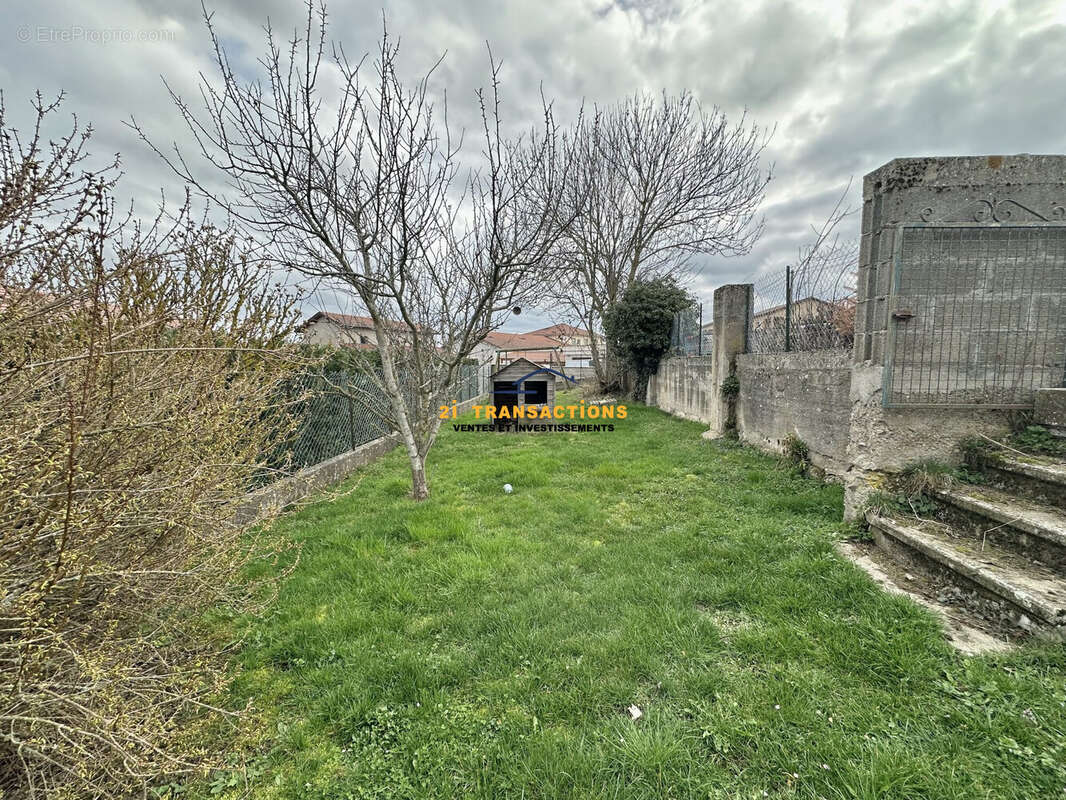 Maison à SAINT-CHRISTO-EN-JAREZ