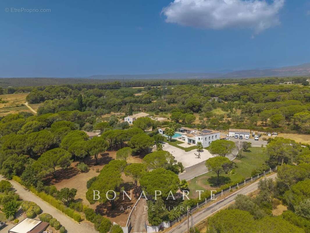 Roquebrune-sur-argens - nouveauté exclusivité propriété aux prestations haut de gamme - photo 2