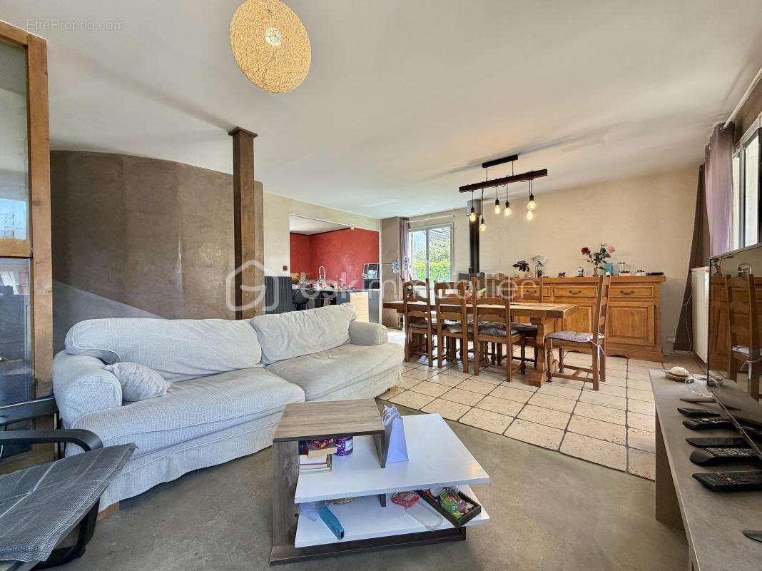 Maison familiale avec seconde habitation indépendante – 165 m² habitables – Sous-sol total – Terrain de 650 m² - photo 7