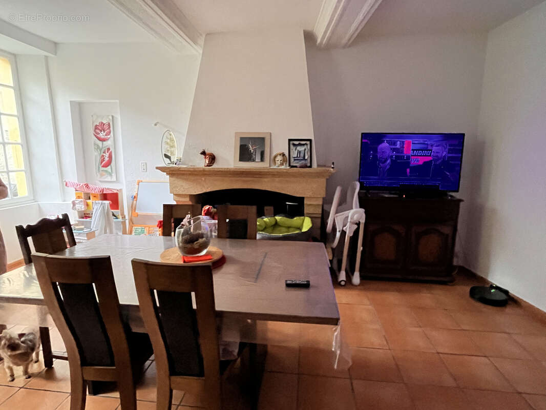 Immeuble de rapport à BEZOUCE, situé à 10 km à l'est de Nîmes, en plein centre du village. - photo 6