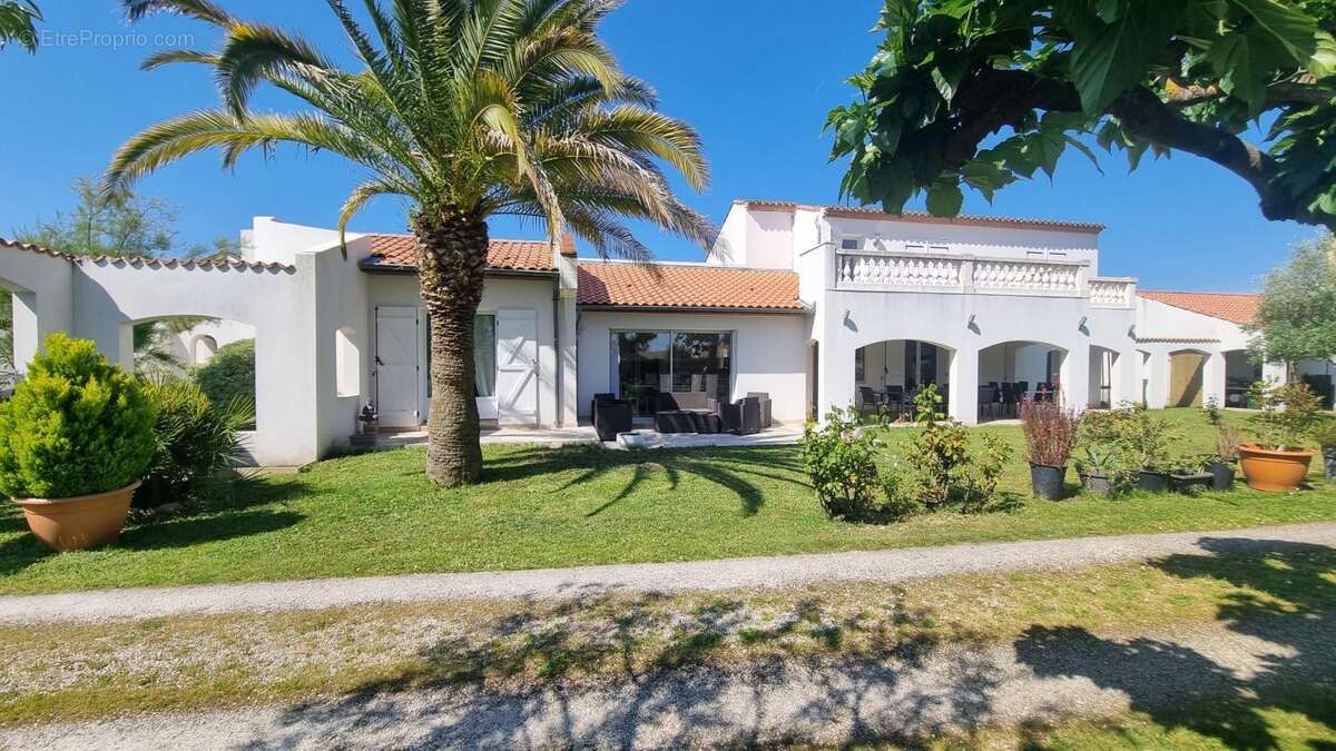 Gujan-mestras - villa 208m2 - 4/5 chambres - terrain 2231m2 - photo 2