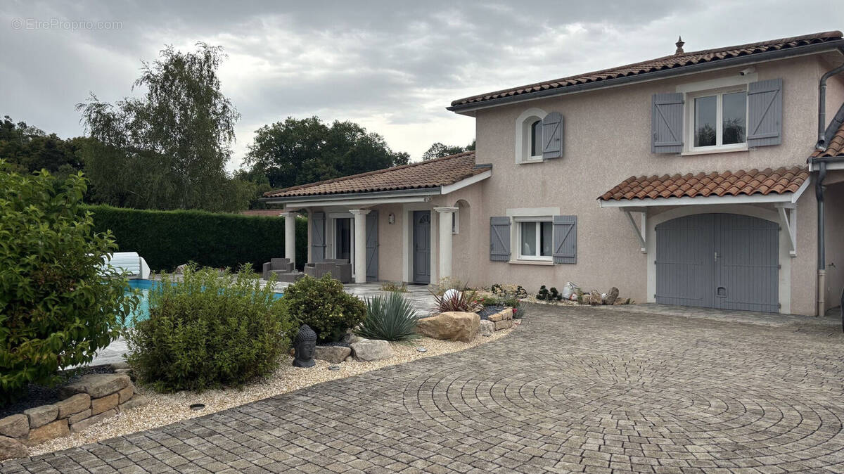 Photo 1 - Maison à SAVIGNEUX