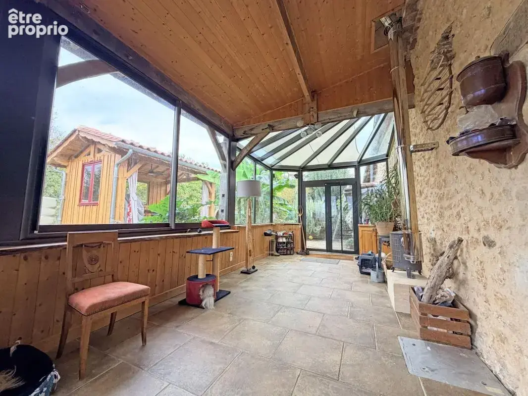 Maison avec véranda, annexe et jardin paysager de 3 130 m² - photo 10