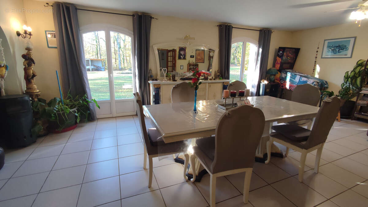 Maison à MONTAIGU-DE-QUERCY