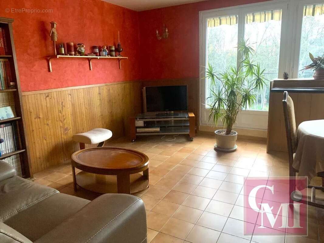 Appartement à BRUYERES-LE-CHATEL