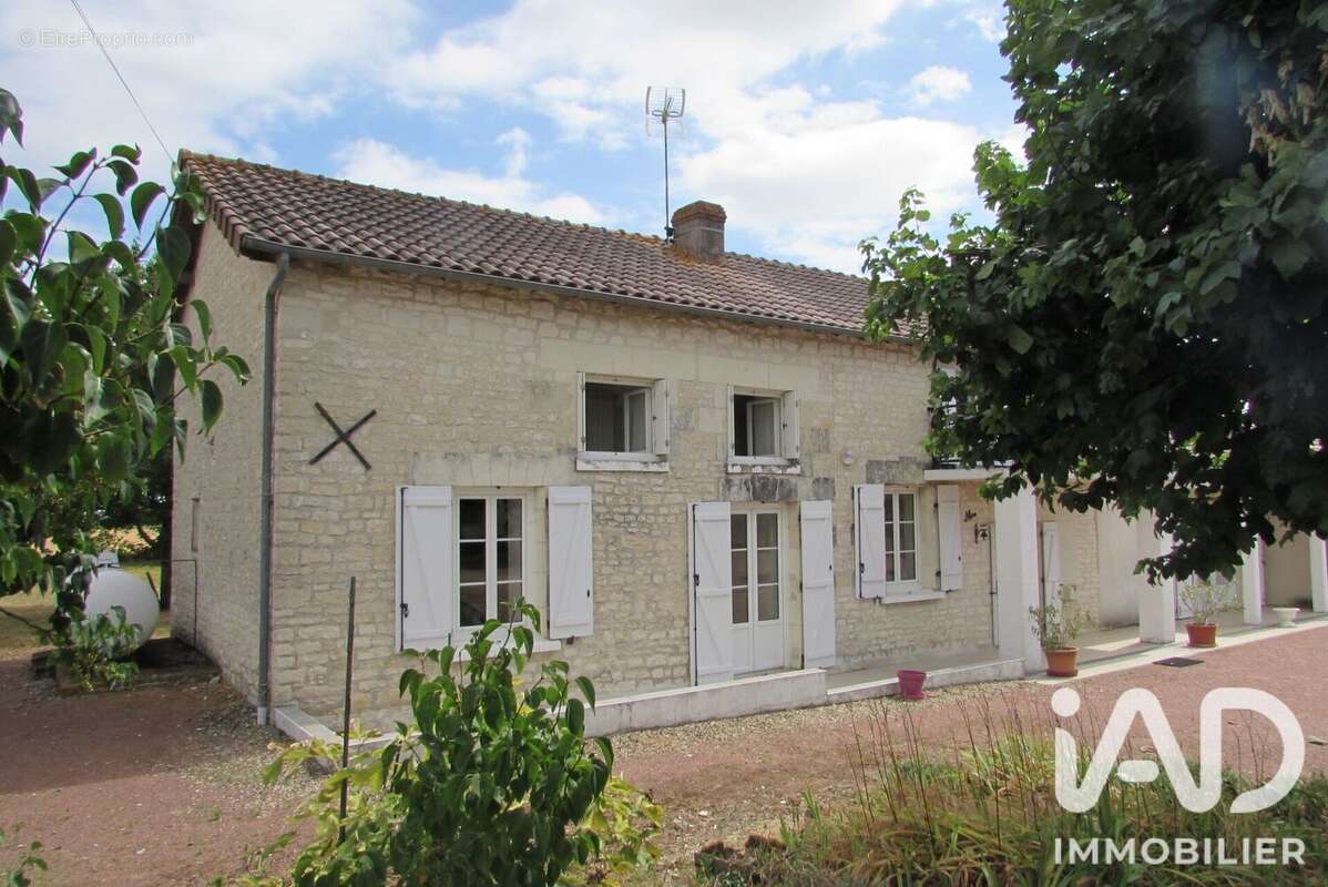 Maison 160 m² à Maulay  - photo 4