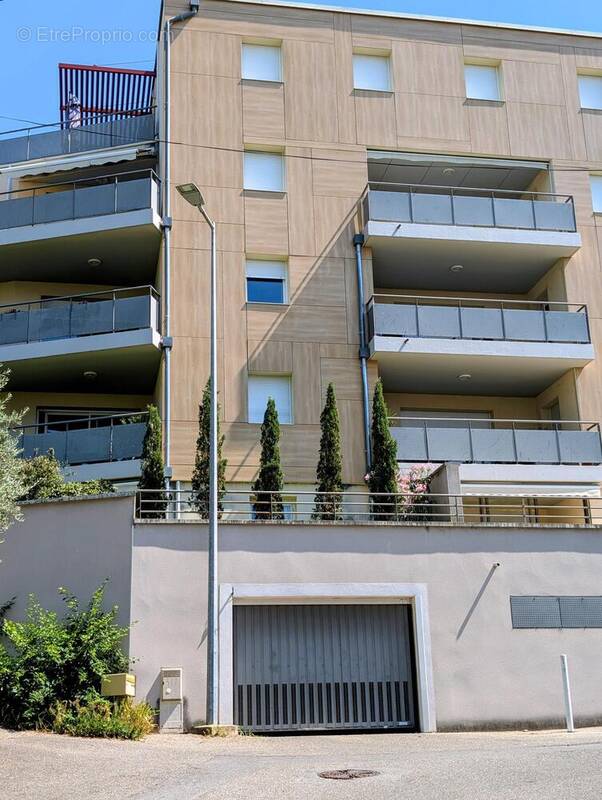 Photo 1 - Parking à AUBENAS