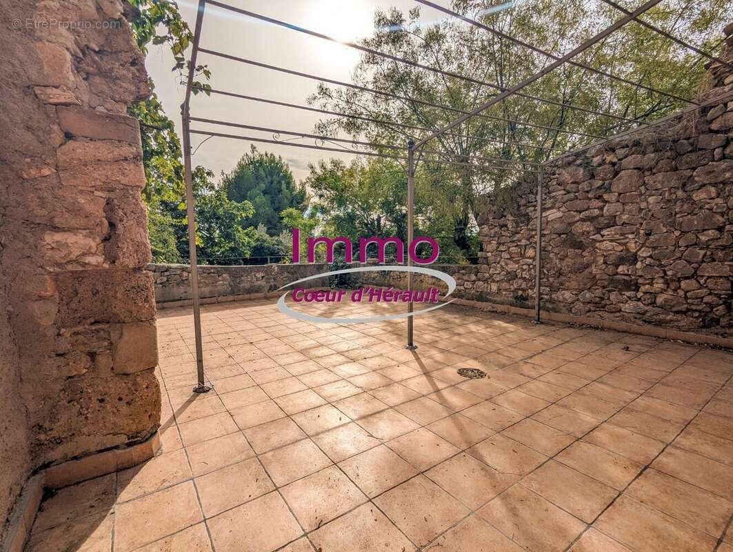 Maison à MONTPEYROUX